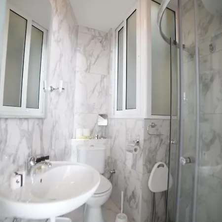 Violetta I 2 Min Walk From The