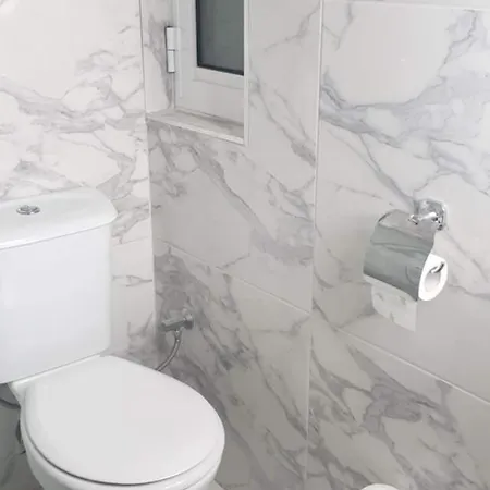 Violetta I 2 Min Walk From The Бирзеббуджа