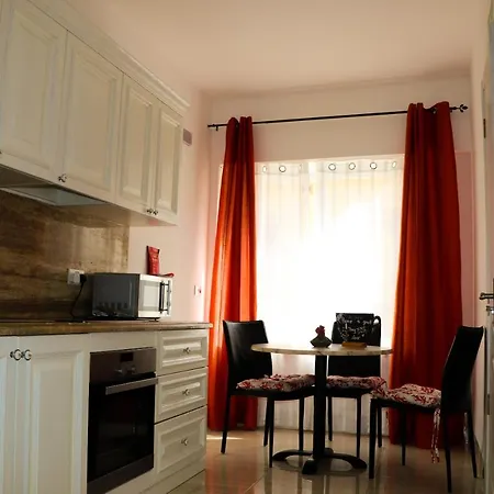 Violetta I 2 Min Walk From The Апартаменты Бирзеббуджа