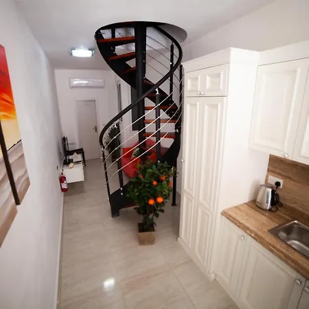 Апартаменты Violetta *