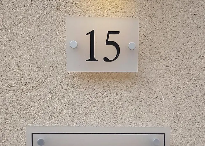 Violetta I 2 Min Walk From The