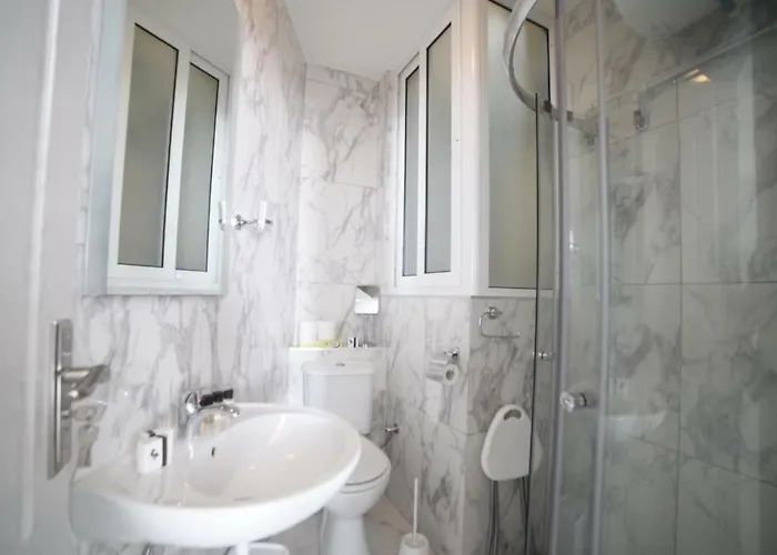 Violetta I 2 Min Walk From The