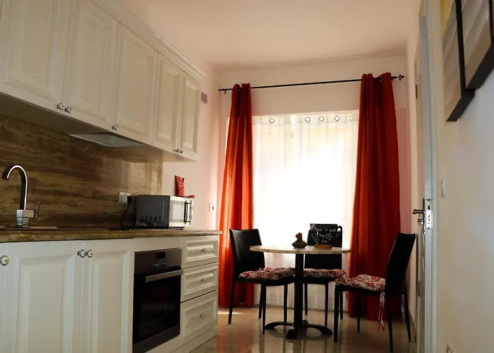 Violetta I 2 Min Walk From The Апартаменты Бирзеббуджа